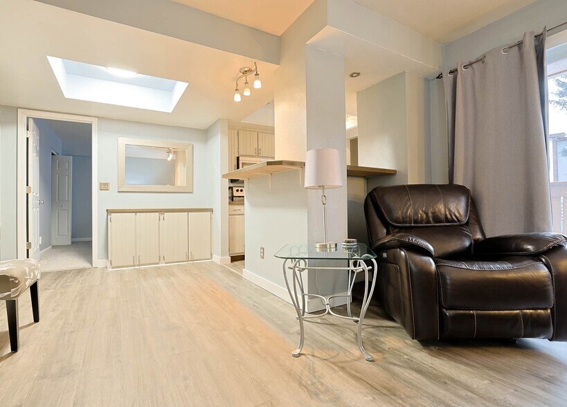 Building Photo - 7302 Huntsmen Cir