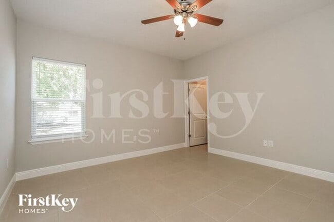 Building Photo - 568 Hummingbird Ct