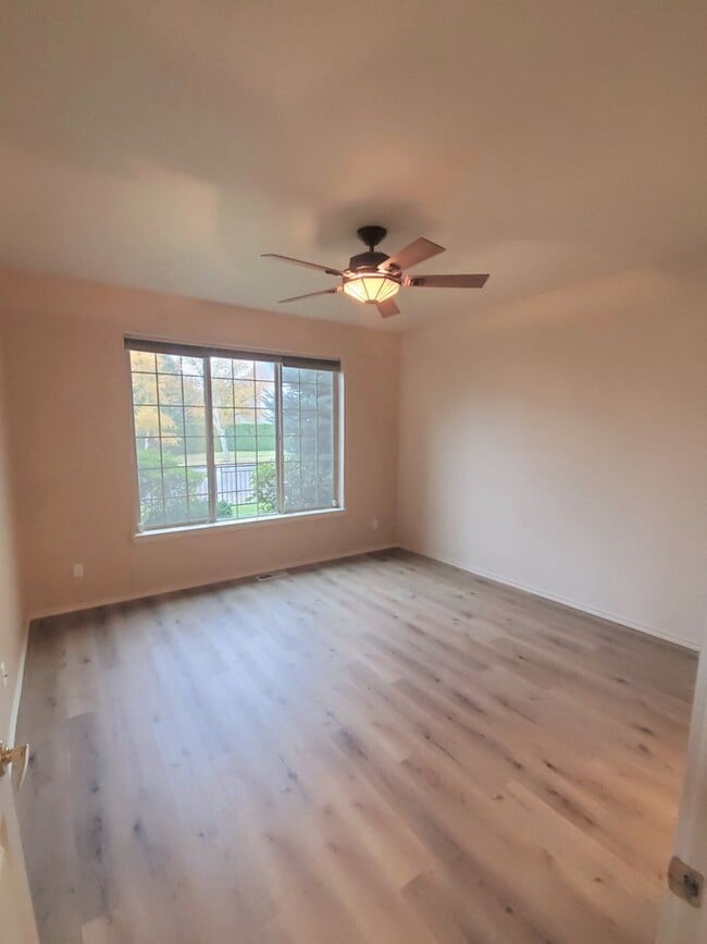 Building Photo - Great Home in Sherwood! Primary Suite on M...