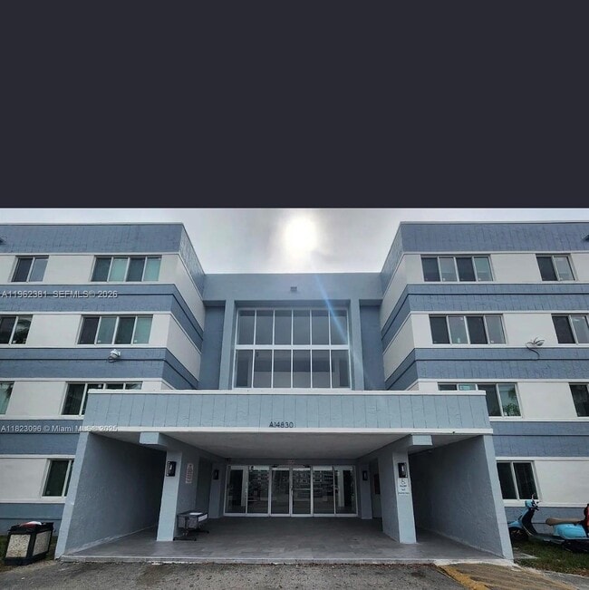 Building Photo - 14830 Naranja Lakes Blvd