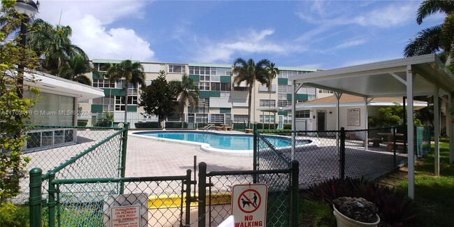 Building Photo - 1333 E Hallandale Beach Blvd