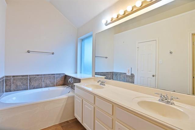 Building Photo - 1073 Red Hawk Dr