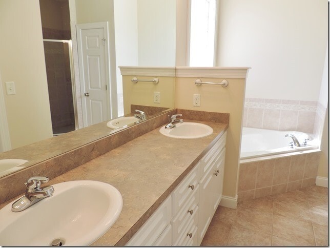 Building Photo - 2409 Chelsea Dr NW