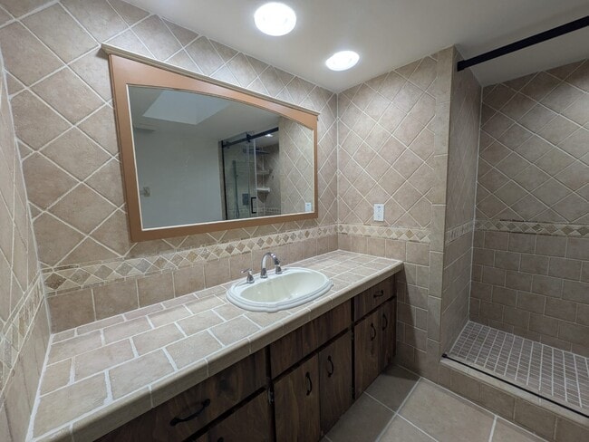 Building Photo - 4537 Malik Cresent