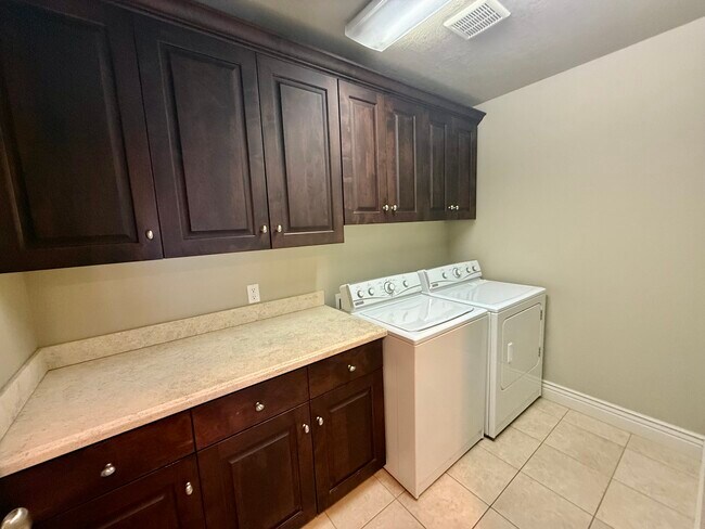 Building Photo - 2034 E 4500 S