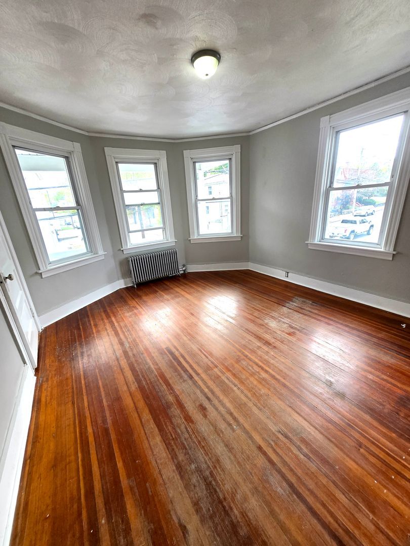 Building Photo - 457 Admiral St