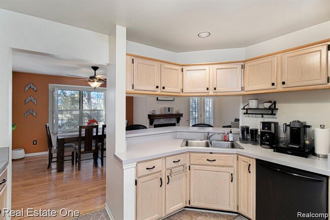 Building Photo - 1137 Fairways Blvd