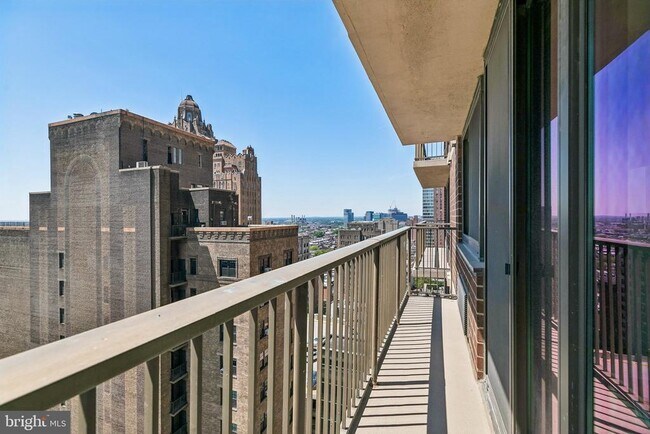 Building Photo - 1420 Locust St