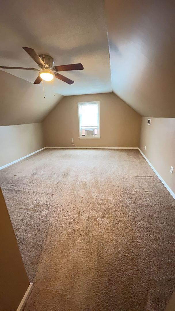 Building Photo - Comfy 3 bedroom 2 bath home