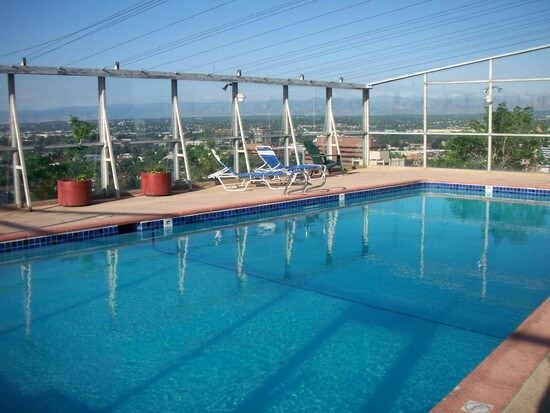 Rooftop pool - 790 N Washington St