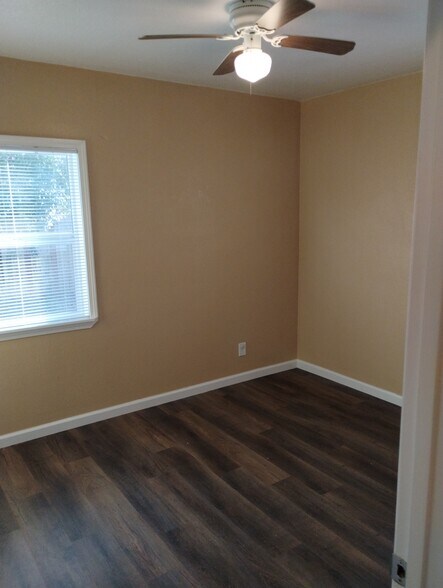 Building Photo - 1756 South Ave