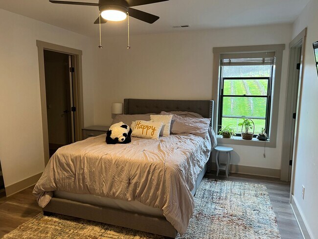 Building Photo - Home on Beautiful Farm and Vineyard Minute...