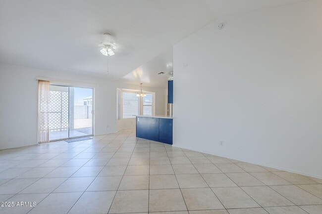 Building Photo - 678 S Silver Dr