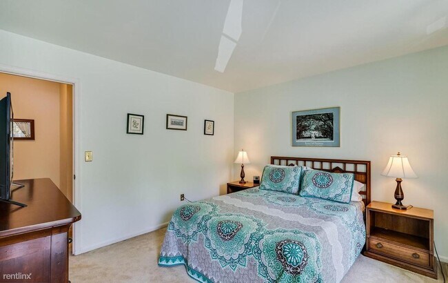 Building Photo - 3 br, 3 bath House - 15411 Pine Tree Court