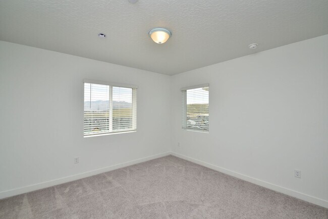 Building Photo - Spacious Saratoga Springs 4 Bed 3.5 Bath Corner Home with Stunning Views