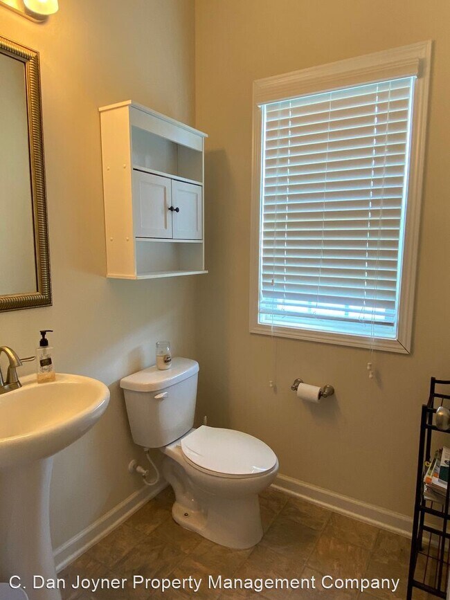 Building Photo - 4 br, 2.5 bath House - 348 Slate Drive