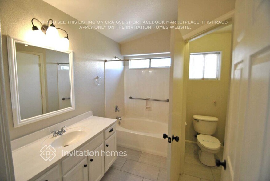 Building Photo - 11442 E Pronghorn Ave