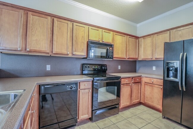 Building Photo - Pre-Leasing  3 bed 3 bath Near Texas Tech!