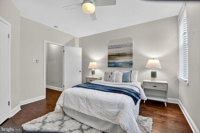 Building Photo - 1027 6th St NE