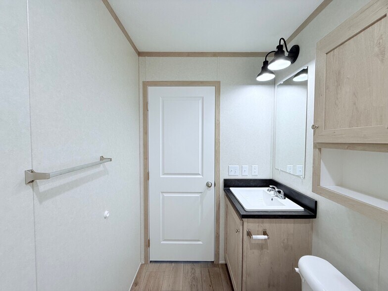 Building Photo - 52758 S Yorktown Ct