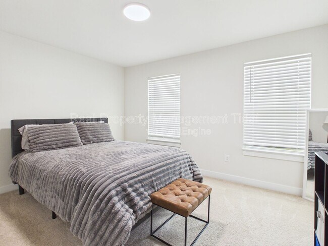 Building Photo - 555 Oliver Wy