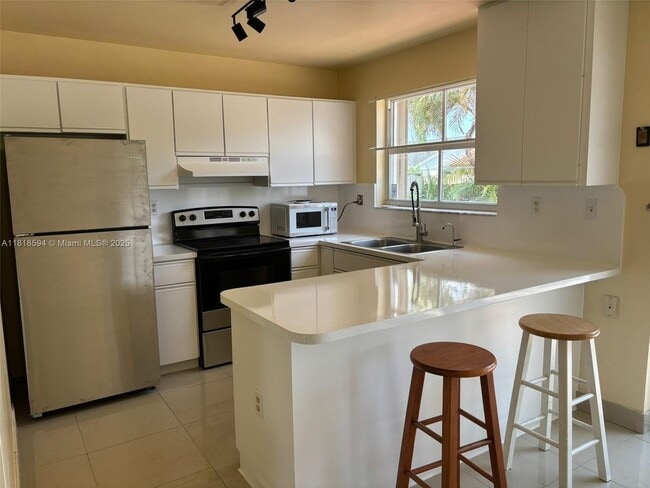 Building Photo - 6427 SW 132nd Ct Cir