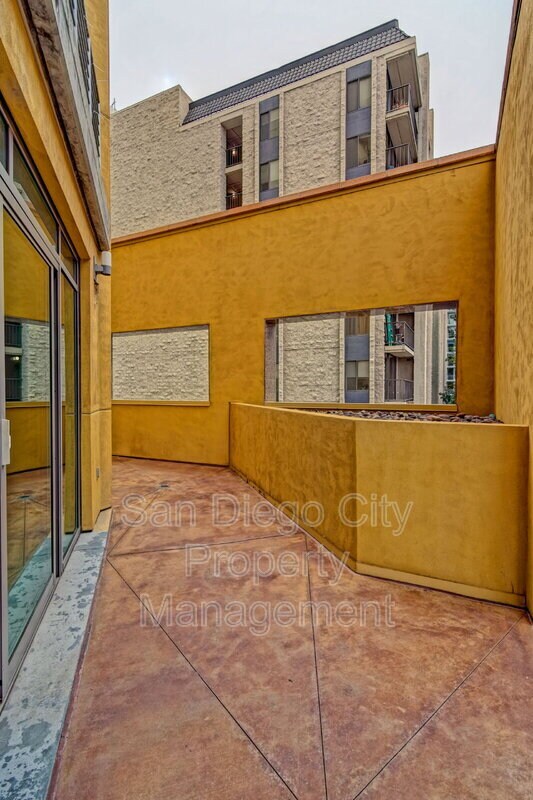 Building Photo - 801 Ash St