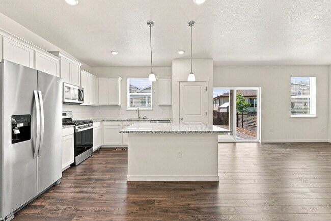 Building Photo - $2,845.95 with $300 Off the first month's rent, 4 Beds - 2.5 Baths, Single Family Home in Aurora ...