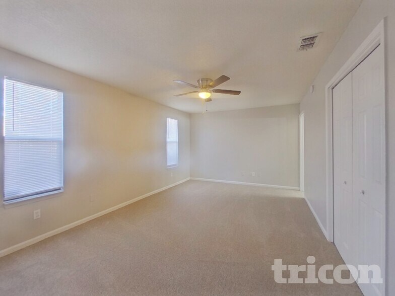 Building Photo - 11565 N Ride Cir E