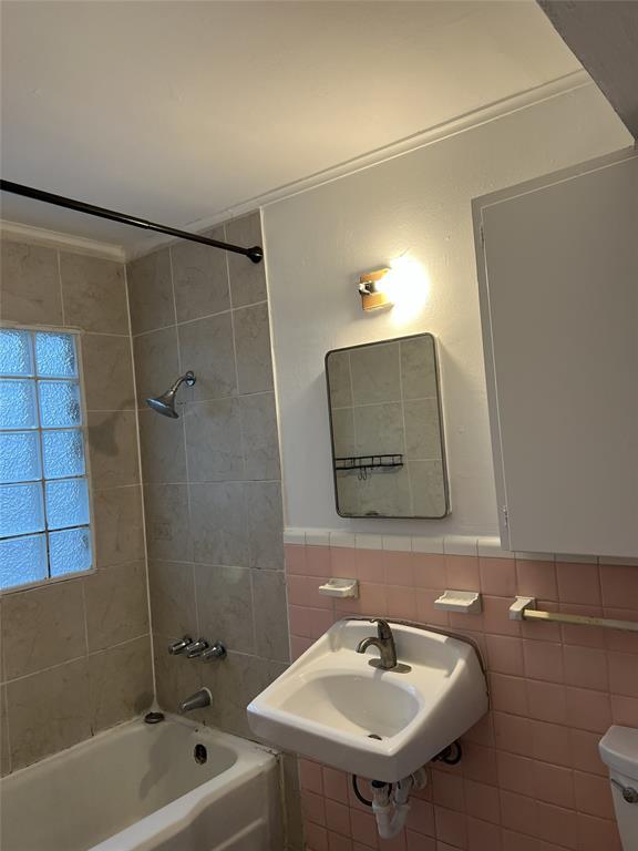 Building Photo - 1401 Hartford Rd