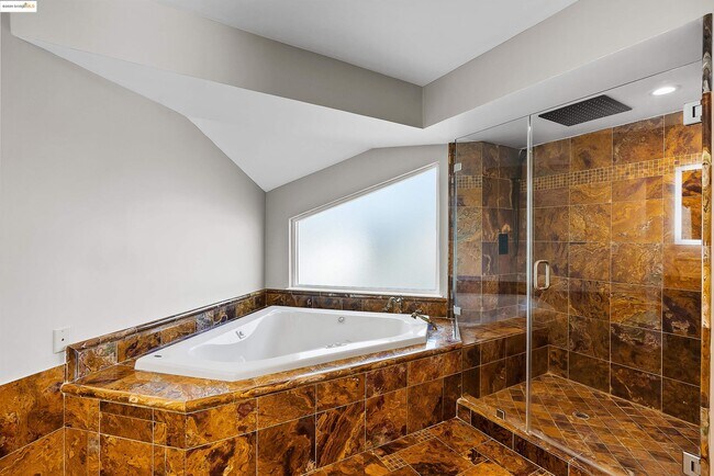 Building Photo - 4730 Spinnaker Way