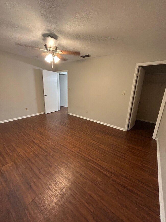Building Photo - 1445 Willow Bend Way