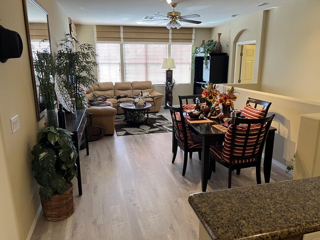 Building Photo - 3975 N Hualapai Way