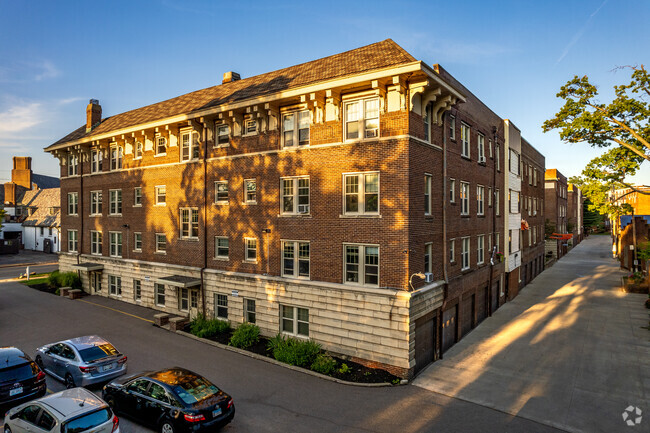 Building Photo - Twin Oaks Crossing