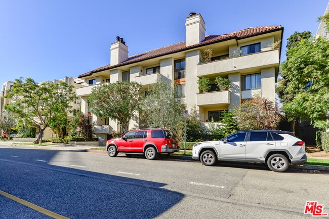 Building Photo - 11755 Montana Ave