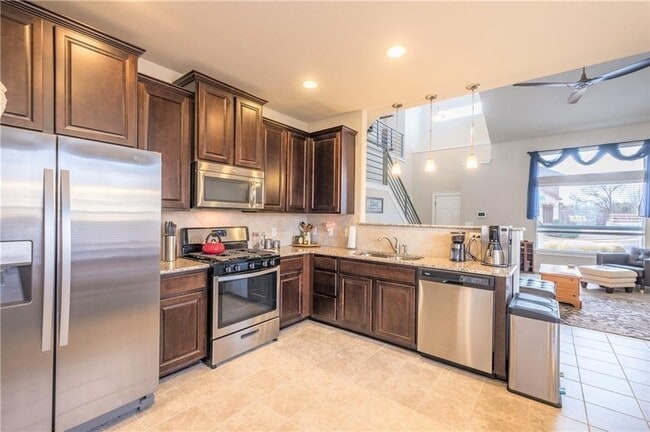 Building Photo - 5501 Bonneville Bend