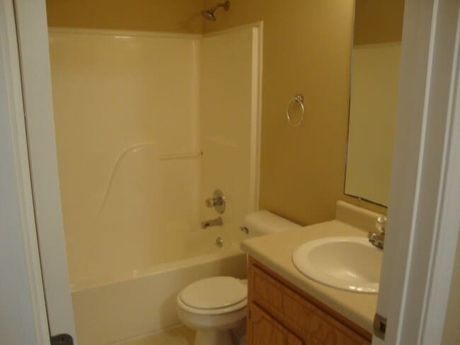 Building Photo - 994 Roedeer Dr