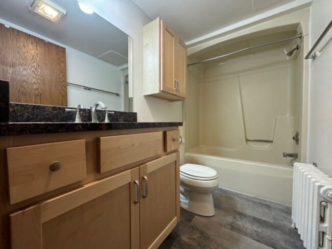 Building Photo - 408