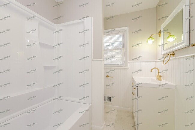 Building Photo - 4705 Vermont Ave