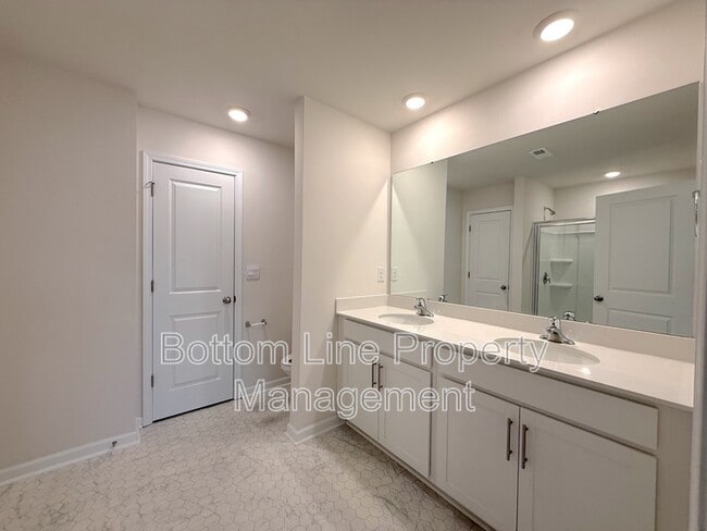 Building Photo - 8109 Murray Br Dr