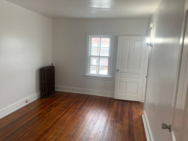 Building Photo - 3 Bedrooms on the Avenues York City