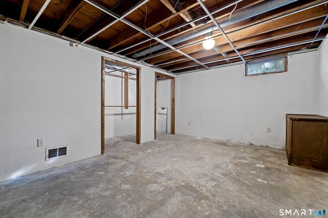 Building Photo - 3 Sunnieside Dr