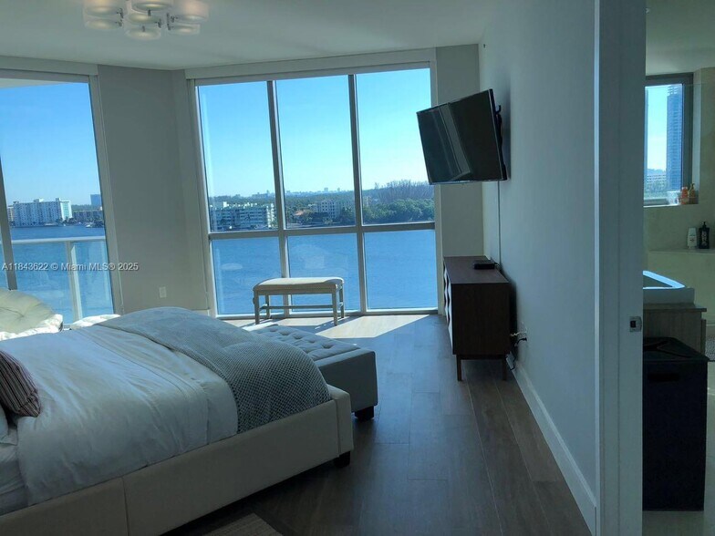 Building Photo - 17111 Biscayne Blvd