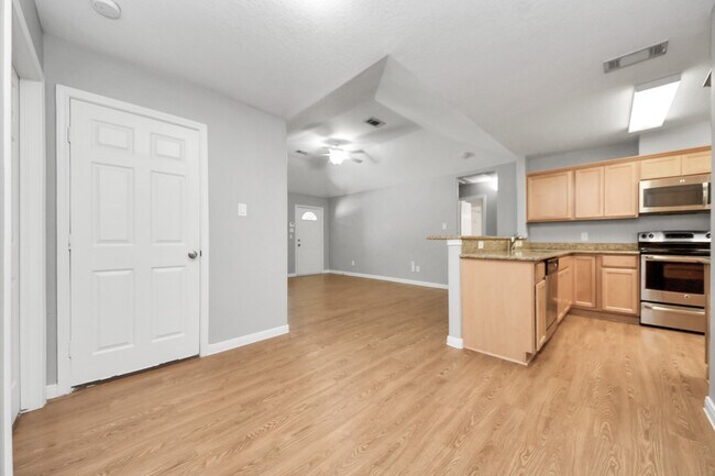 Building Photo - 1324 S Johnson St