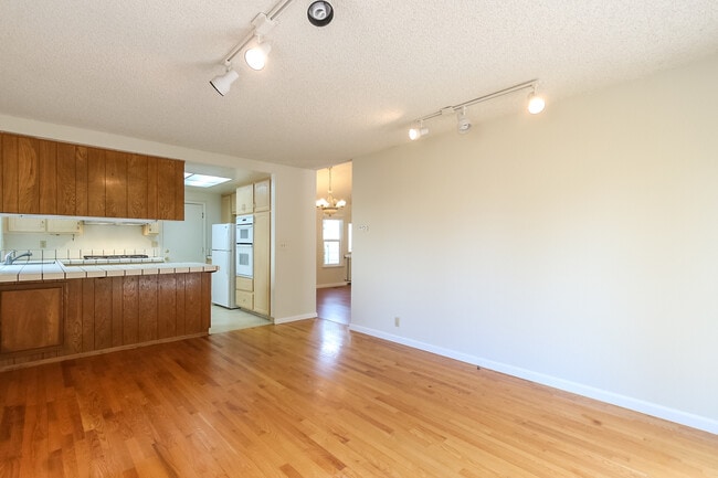 Building Photo - 3 bedroom Home on a corner Lot