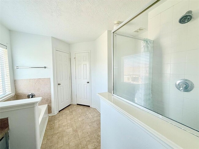 Building Photo - 23744 Martin S Cir