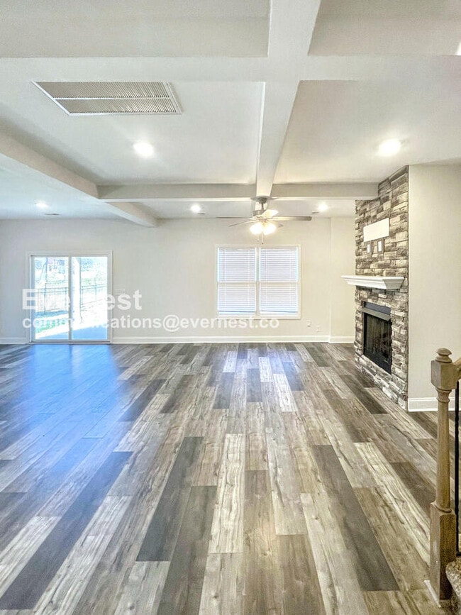 Building Photo - 637 Battery Ct