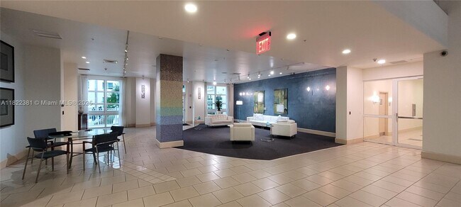 Building Photo - 2000 N Bayshore Dr