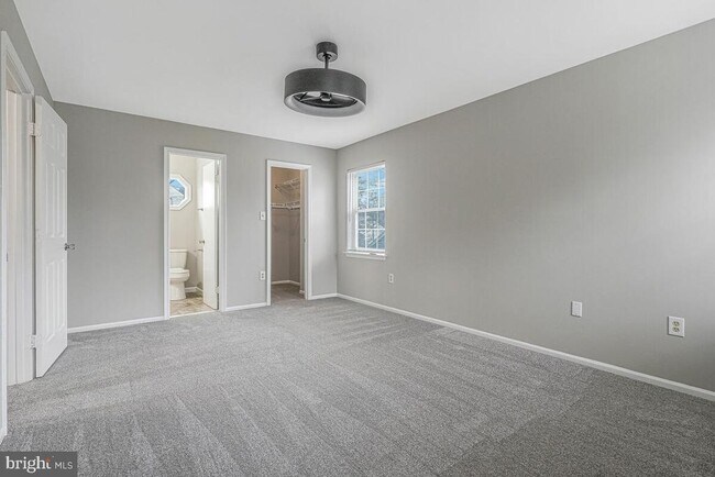 Building Photo - 5204 Flounder Ct W