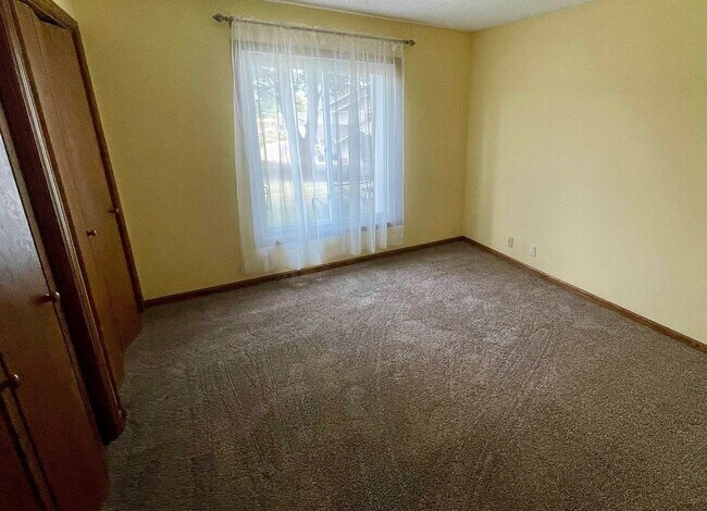 Building Photo - 514 E Olive St